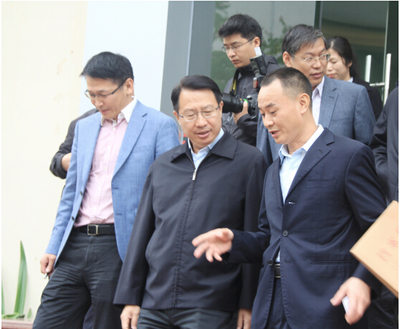 市長(zhǎng)、書記為南方IT學(xué)院關(guān)心鼓勵(lì)送特禮!